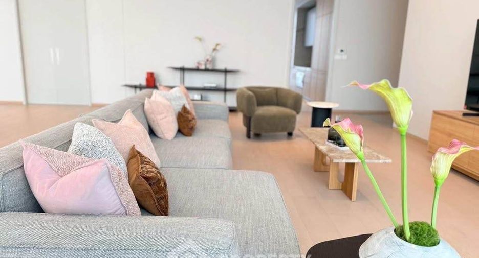 For rent 4 bedrooms condo in Khlong Toei, Bangkok