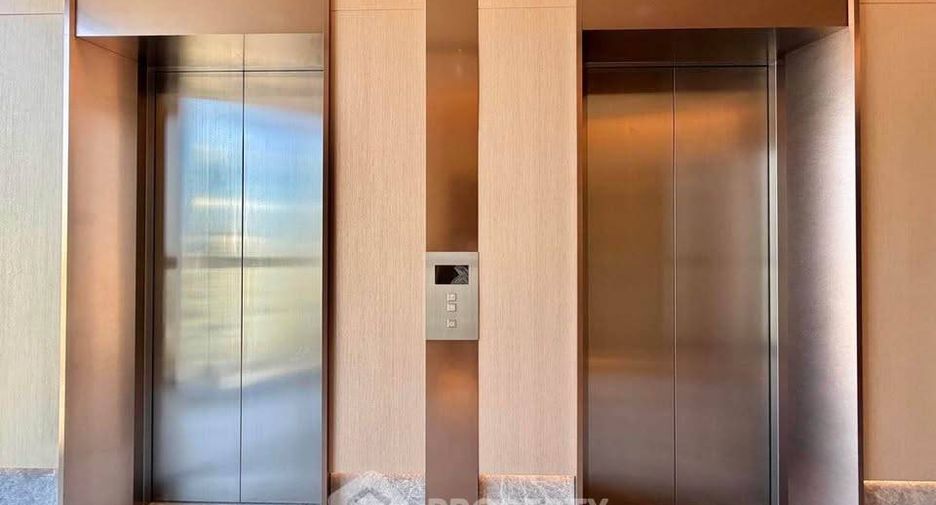 For rent 4 bedrooms condo in Khlong Toei, Bangkok