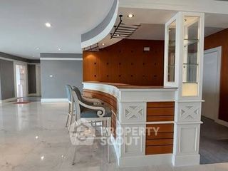 For rent 4 bedrooms condo in Sathon, Bangkok