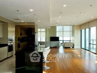 For rent 6 bedrooms condo in Khlong Toei, Bangkok