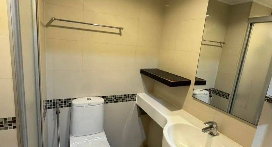 For rent 2 bedrooms condo in Yan Nawa, Bangkok