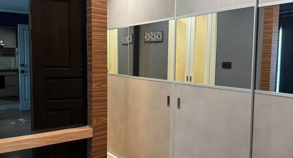 For rent 2 bedrooms condo in Yan Nawa, Bangkok