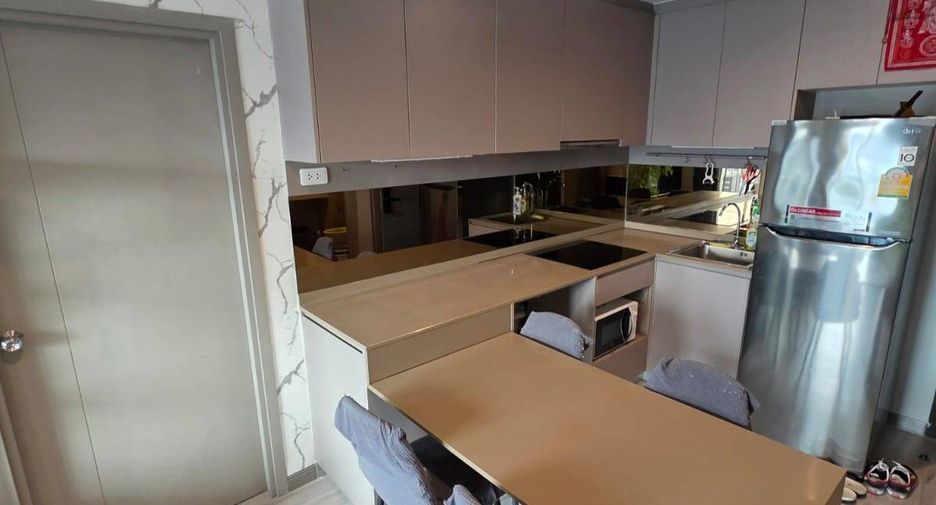 For rent 2 bedrooms condo in Phra Khanong, Bangkok