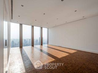 For sale 4 bedrooms condo in Sathon, Bangkok