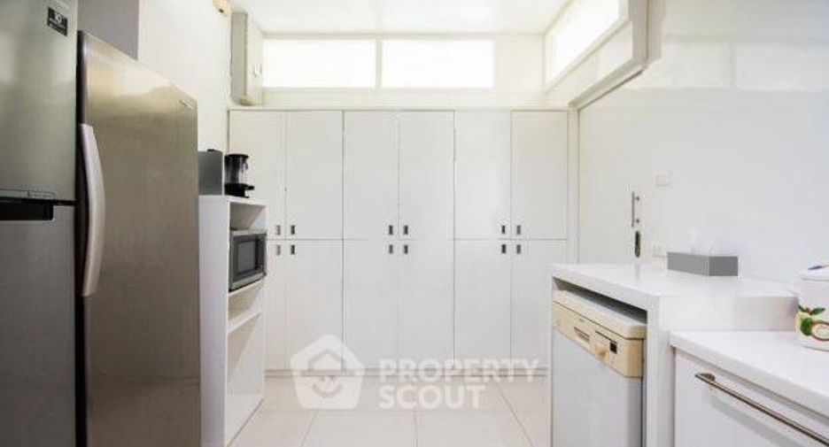 For rent そして for sale 5 ベッドルーム condo in Watthana, Bangkok
