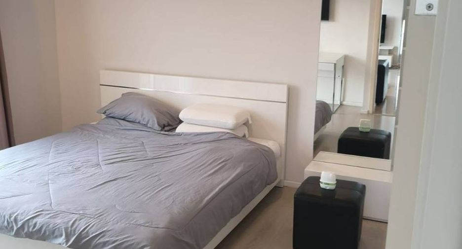 For sale 2 bedrooms condo in Huai Khwang, Bangkok