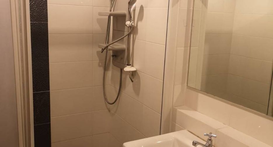 For sale 2 bedrooms condo in Huai Khwang, Bangkok