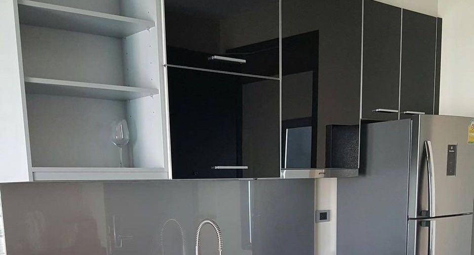 For sale 1 bed condo in Khlong Toei, Bangkok