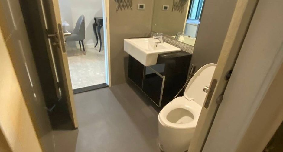 For sale 1 bed condo in Khlong Toei, Bangkok