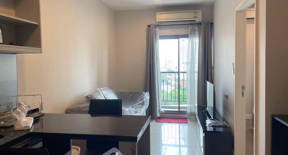 For sale 1 bed condo in Khlong Toei, Bangkok