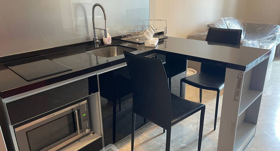 For sale 1 bed condo in Khlong Toei, Bangkok
