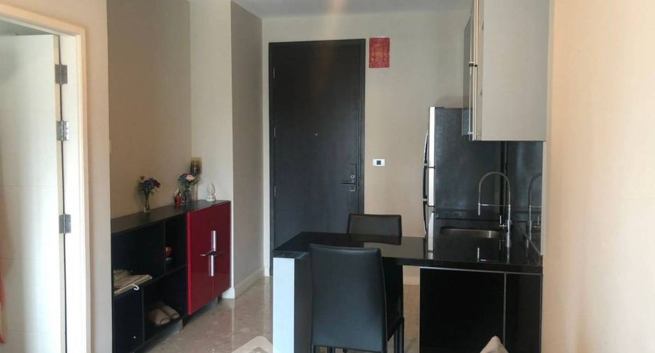 For sale 1 bed condo in Khlong Toei, Bangkok