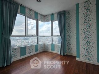 For sale 3 bedrooms condo in Huai Khwang, Bangkok