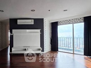 For sale 3 bedrooms condo in Huai Khwang, Bangkok