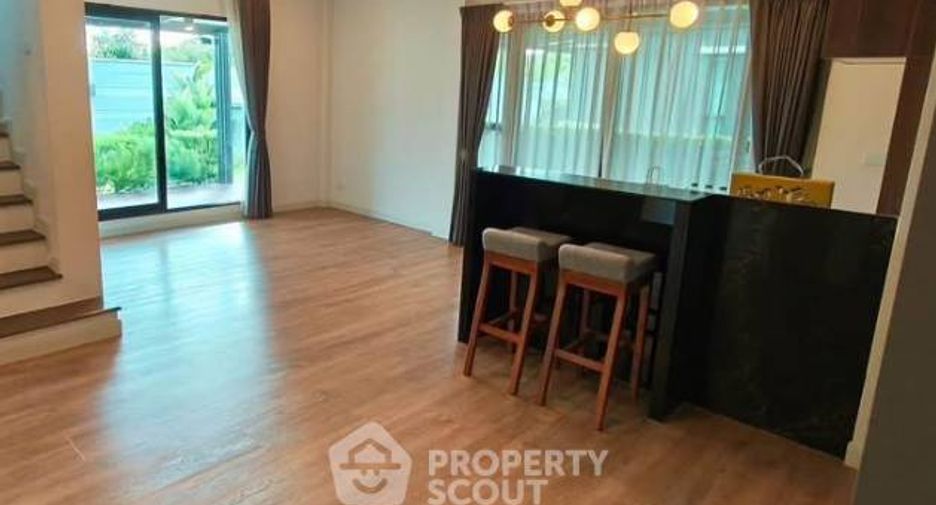 For sale 4 bedrooms house in Thawi Watthana, Bangkok