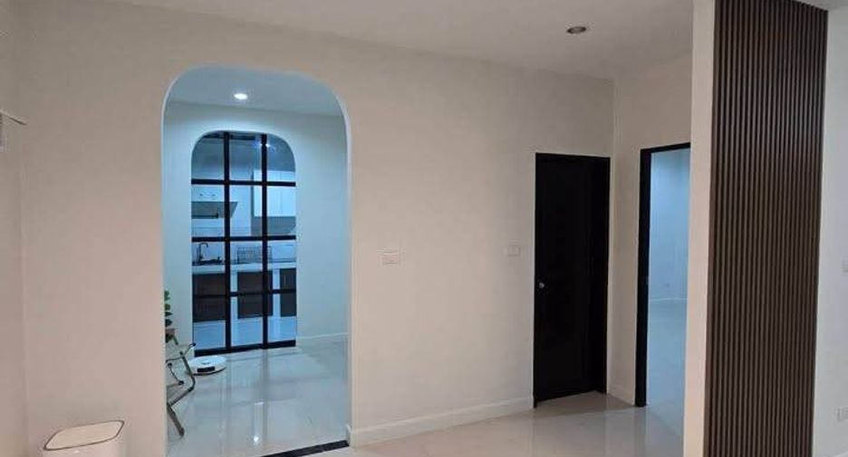 For sale 3 bedrooms house in Si Racha, Chonburi