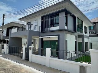 For sale 3 bedrooms house in Si Racha, Chonburi