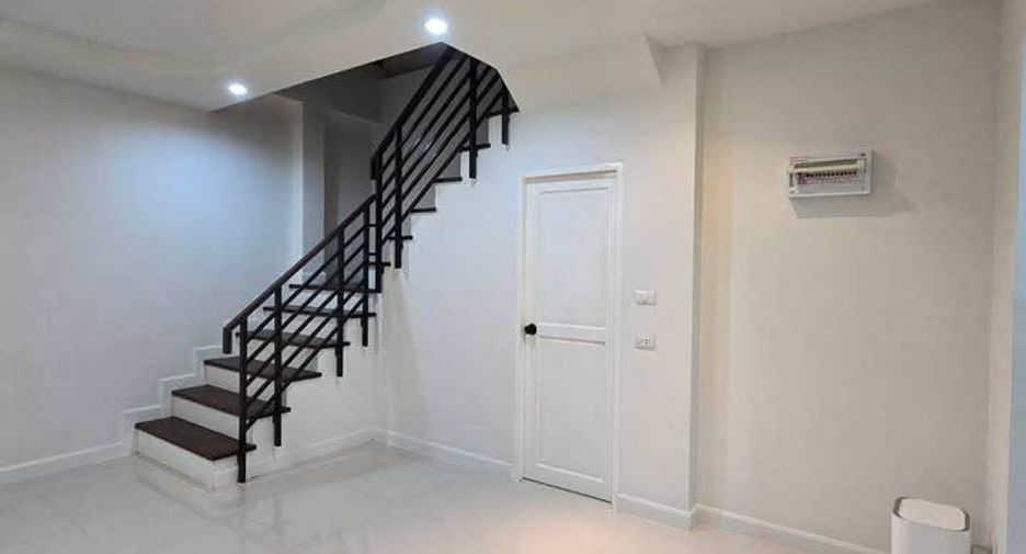 For sale 3 bedrooms house in Si Racha, Chonburi