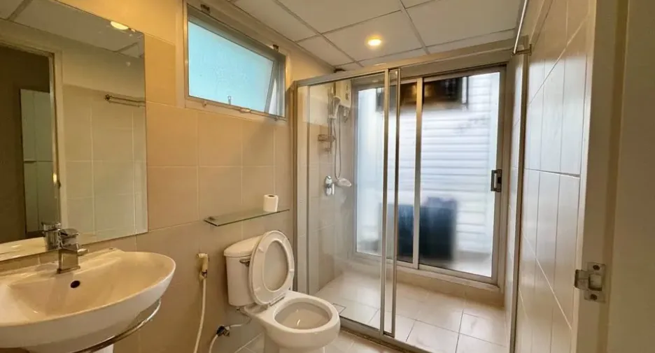 For sale 2 bedrooms condo in Watthana, Bangkok