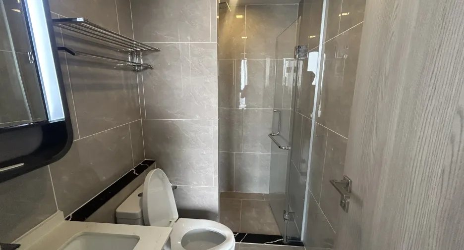 For sale 2 bedrooms condo in Huai Khwang, Bangkok