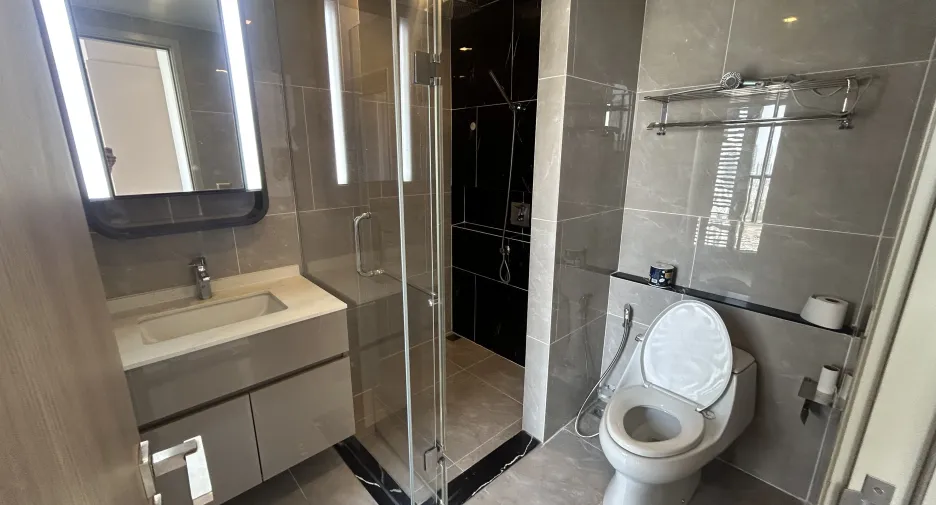 For sale 2 bedrooms condo in Huai Khwang, Bangkok