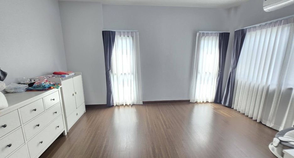 For sale 5 bedrooms house in Saphan Sung, Bangkok