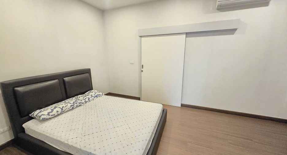 For sale 5 bedrooms house in Saphan Sung, Bangkok