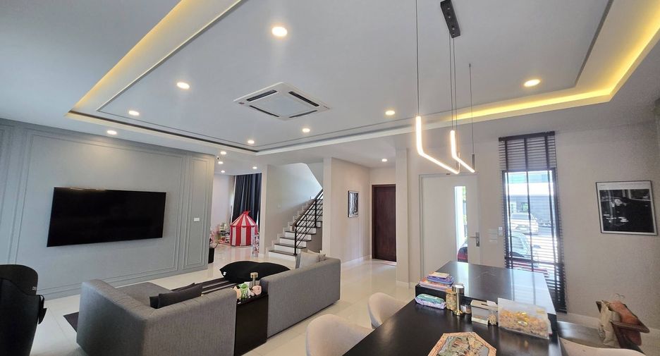 For sale 5 bedrooms house in Saphan Sung, Bangkok
