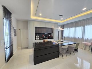 For sale 5 bedrooms house in Saphan Sung, Bangkok