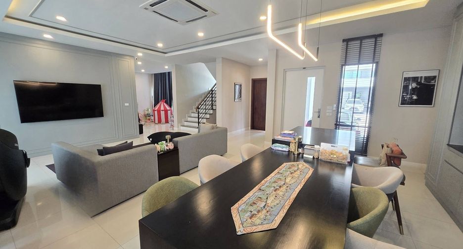 For sale 5 bedrooms house in Saphan Sung, Bangkok