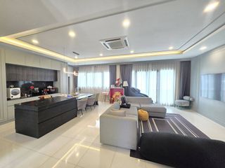 For sale 5 bedrooms house in Saphan Sung, Bangkok