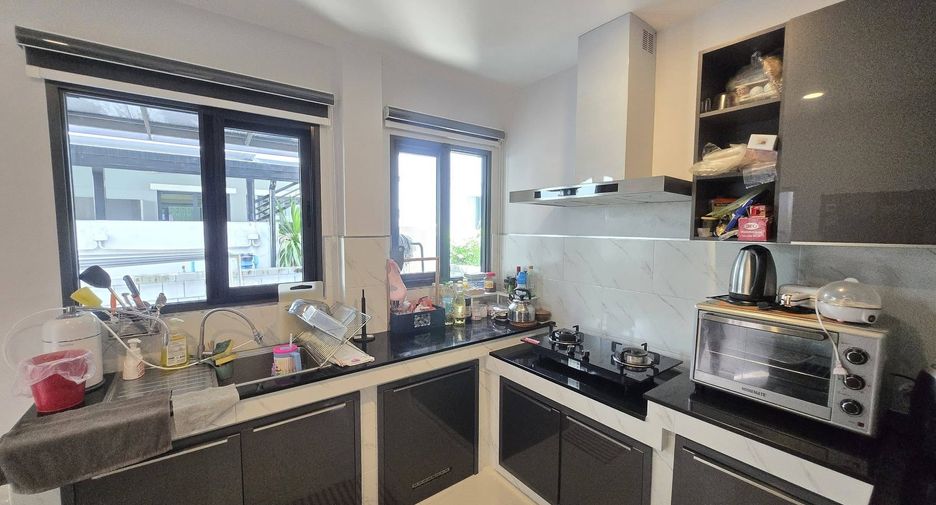 For sale 5 bedrooms house in Saphan Sung, Bangkok