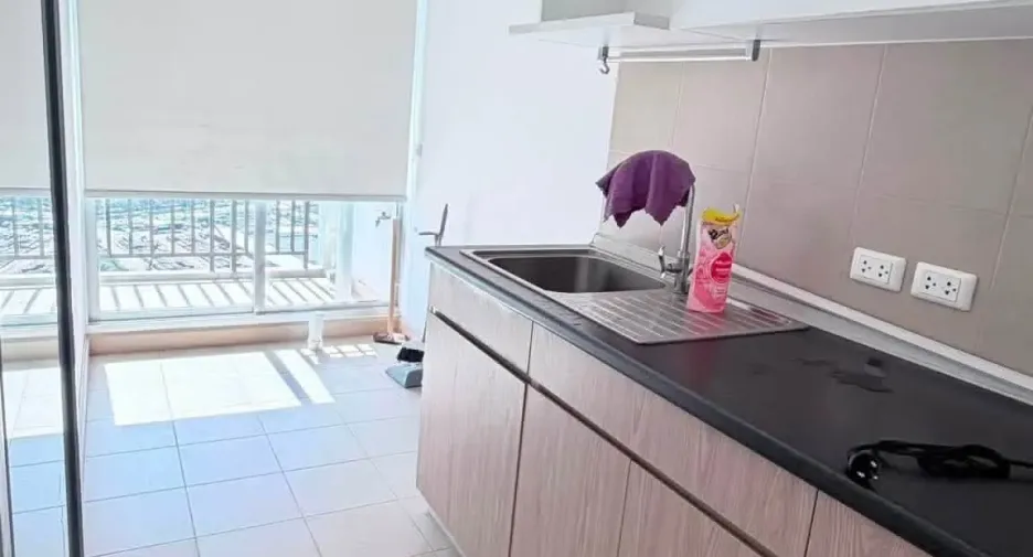 For sale 2 bedrooms condo in Huai Khwang, Bangkok