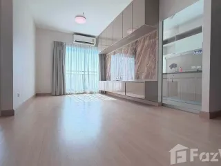 For sale 2 bedrooms condo in Huai Khwang, Bangkok