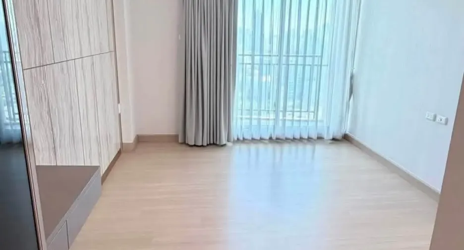 For sale 2 bedrooms condo in Huai Khwang, Bangkok