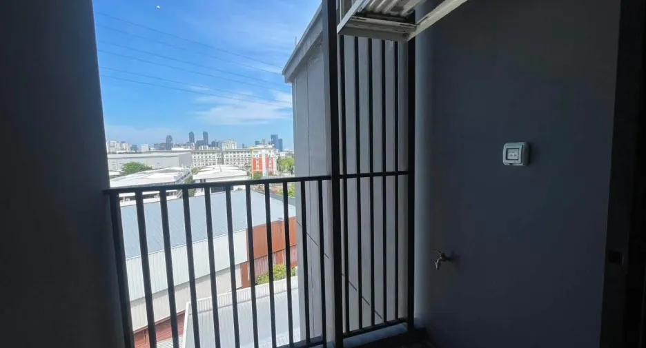 For rent studio condo in Huai Khwang, Bangkok