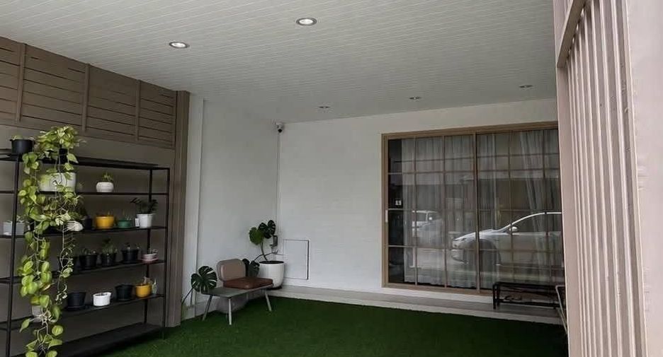 For sale 3 bedrooms townhouse in Lak Si, Bangkok
