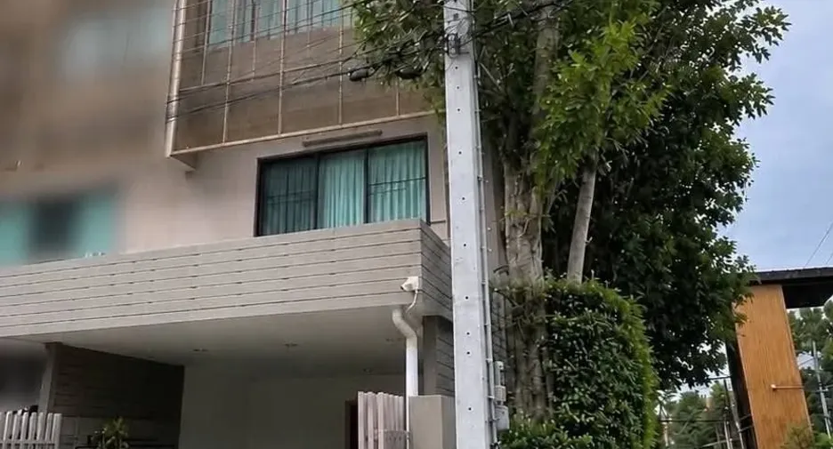 For sale 3 bedrooms townhouse in Lak Si, Bangkok