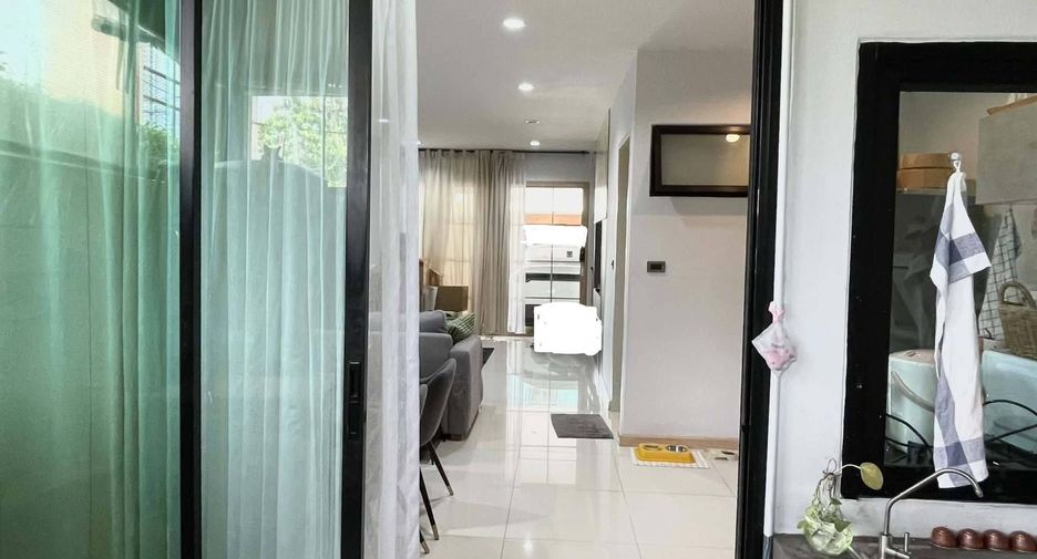For sale 3 bedrooms townhouse in Lak Si, Bangkok