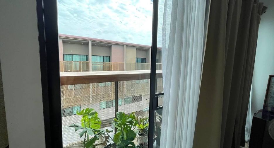 For sale 3 bedrooms townhouse in Lak Si, Bangkok