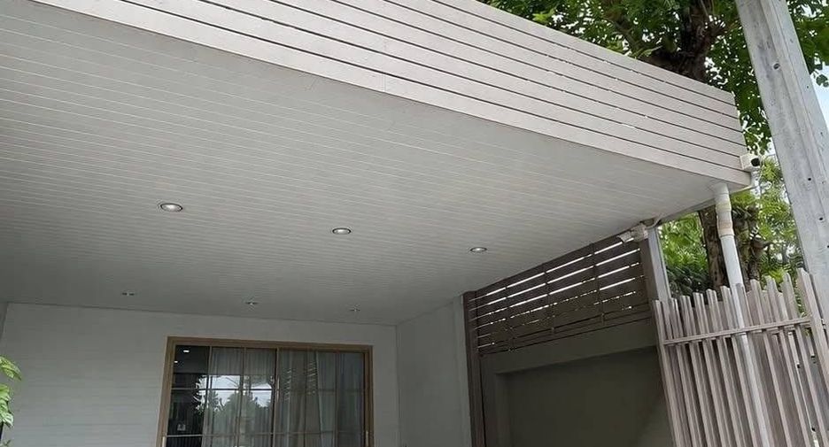 For sale 3 bedrooms townhouse in Lak Si, Bangkok