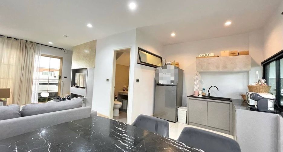 For sale 3 bedrooms townhouse in Lak Si, Bangkok