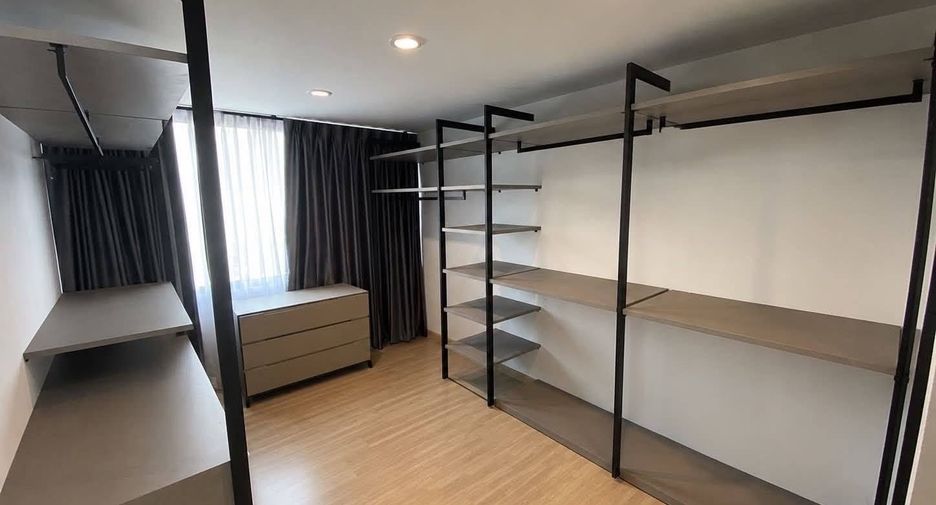 For sale 3 bedrooms townhouse in Lak Si, Bangkok