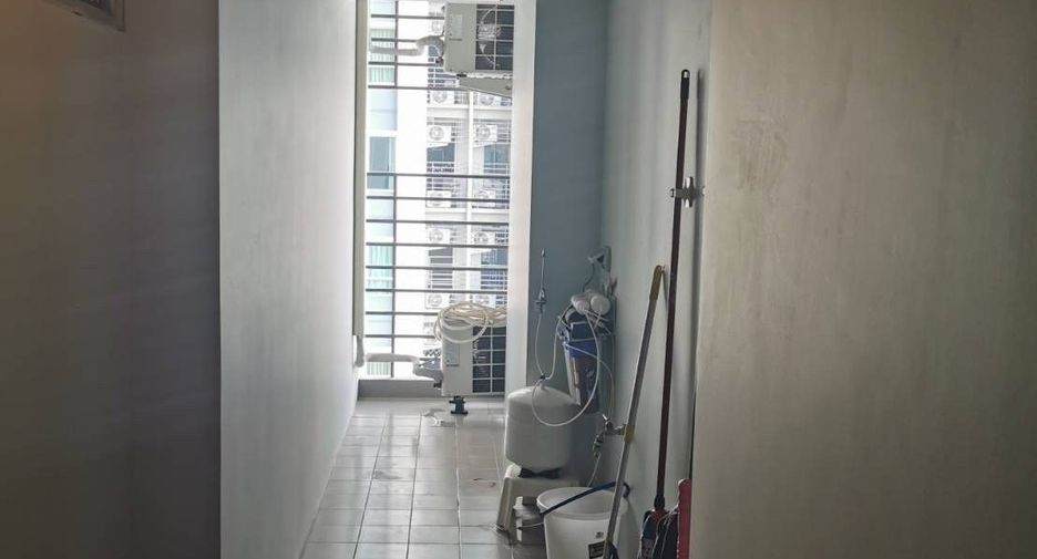 For rent 2 ベッドルーム condo in Huai Khwang, Bangkok