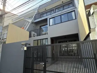 For sale and for rent 3 bedrooms townhouse in Watthana, Bangkok