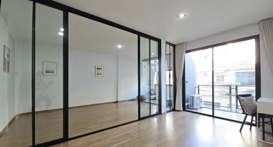 For sale and for rent 3 bedrooms townhouse in Watthana, Bangkok