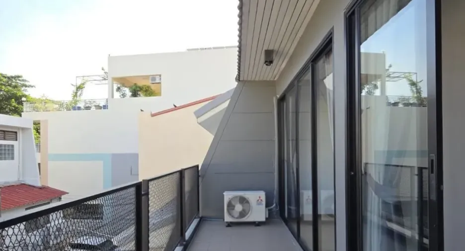 For sale and for rent 3 bedrooms townhouse in Watthana, Bangkok