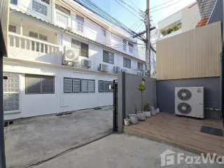 For sale and for rent 3 bedrooms townhouse in Watthana, Bangkok