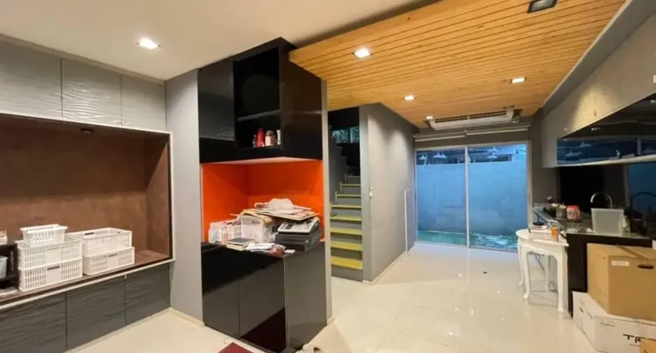 For sale 3 bedrooms townhouse in Suan Luang, Bangkok