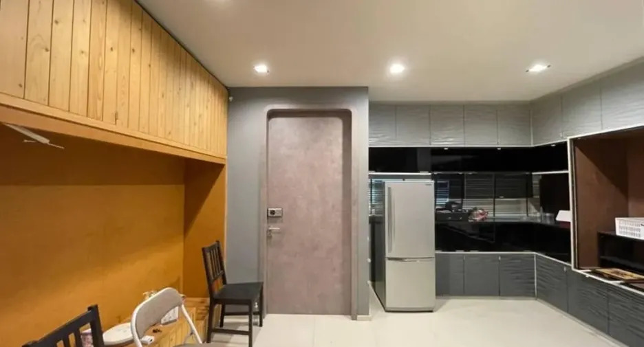 For sale 3 bedrooms townhouse in Suan Luang, Bangkok